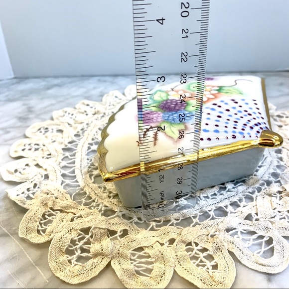 Porcelain Fan Shaped Trinket Box Vintage - Picture 9 of 9